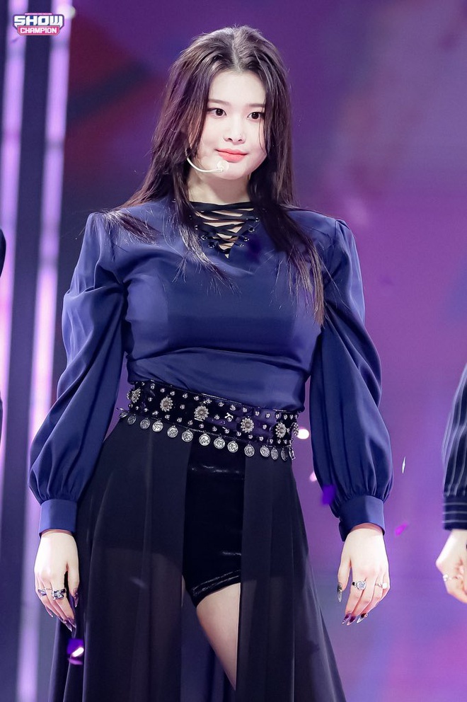 Nu idol Han bi miet thi ngoai hinh,  Swan,  Purple Kiss anh 7