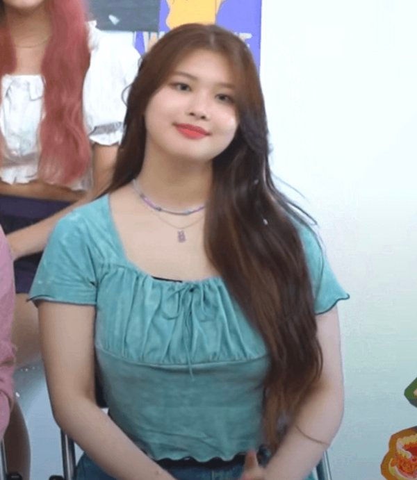 Nu idol Han bi miet thi ngoai hinh,  Swan,  Purple Kiss anh 10