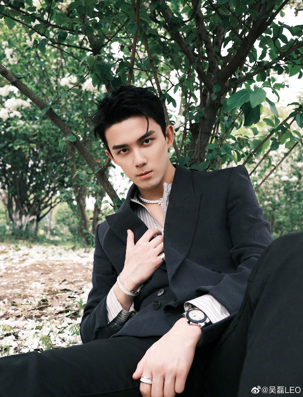 Diễn viên Trung Quốc bị làm mờ ngực ảnh 2 Dien vien Trung Quoc bi lam mo nguc anh 2