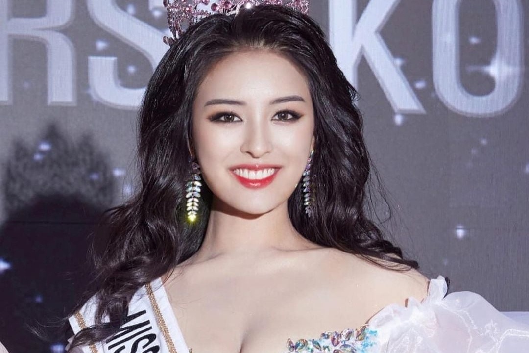 Co gai 23 tuoi dang quang Hoa hau Hoan vu Han Quoc 2021 hinh anh