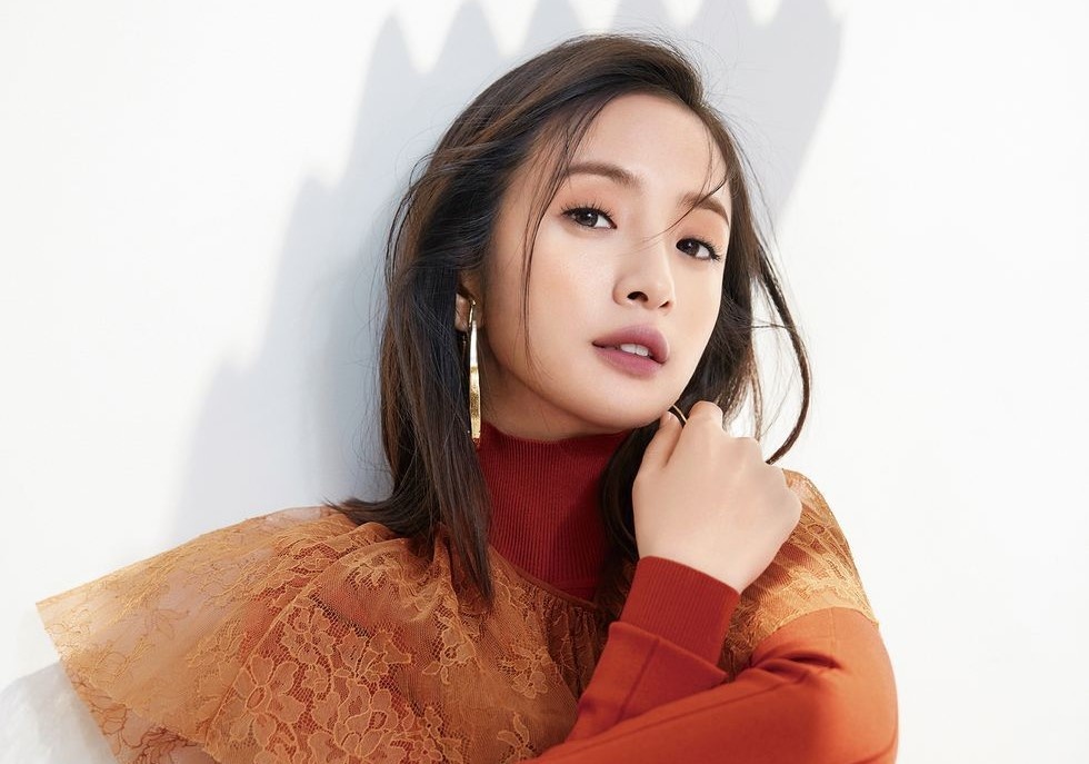 Lam Y Than sinh con gai hinh anh