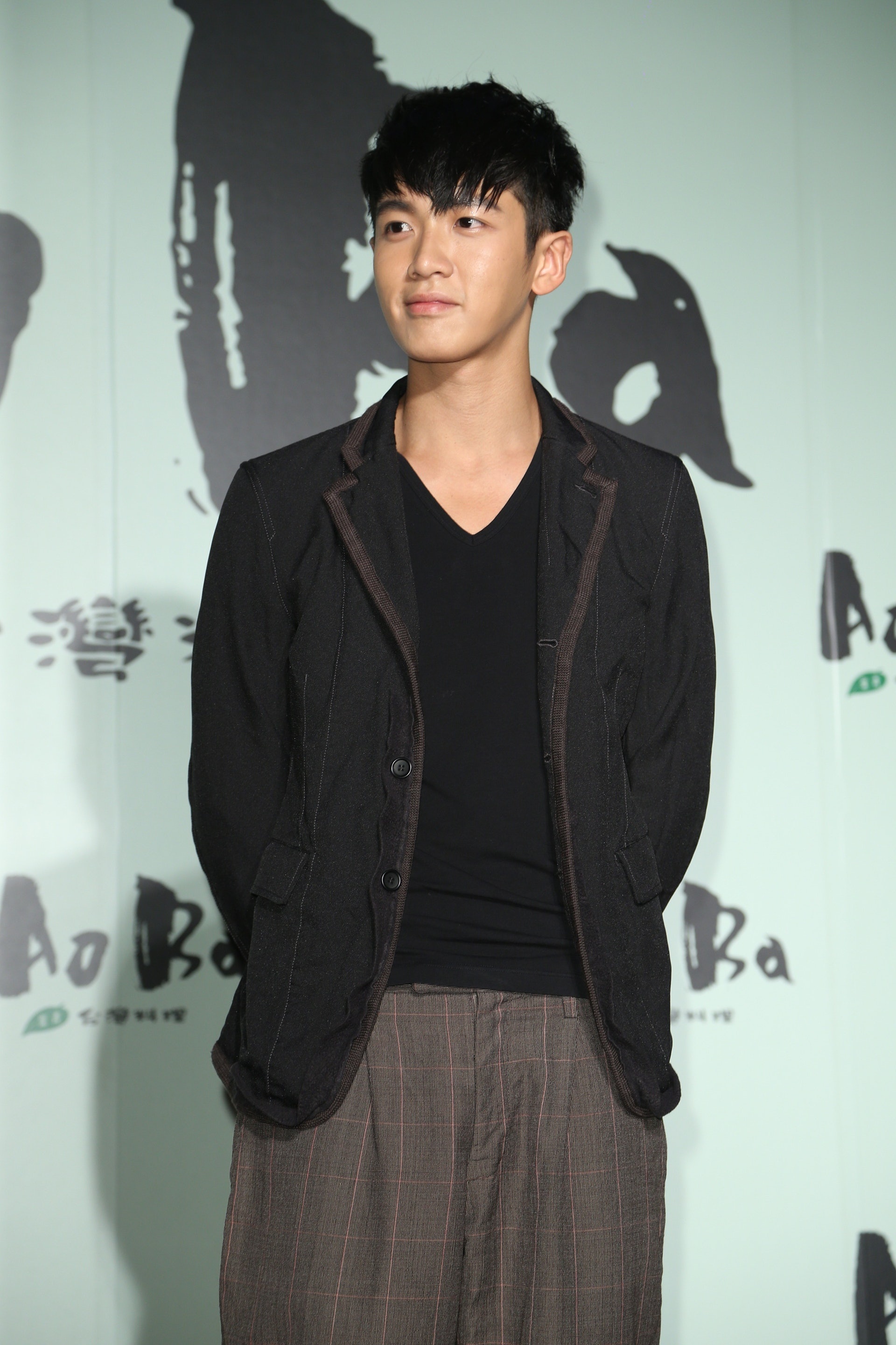 Sao Trung vuong be boi mai dam va ma tuy anh 2