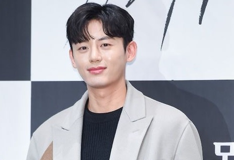 Dien vien Lee Ji Hoon bi to thue con do de doa nhan vien doan phim hinh anh