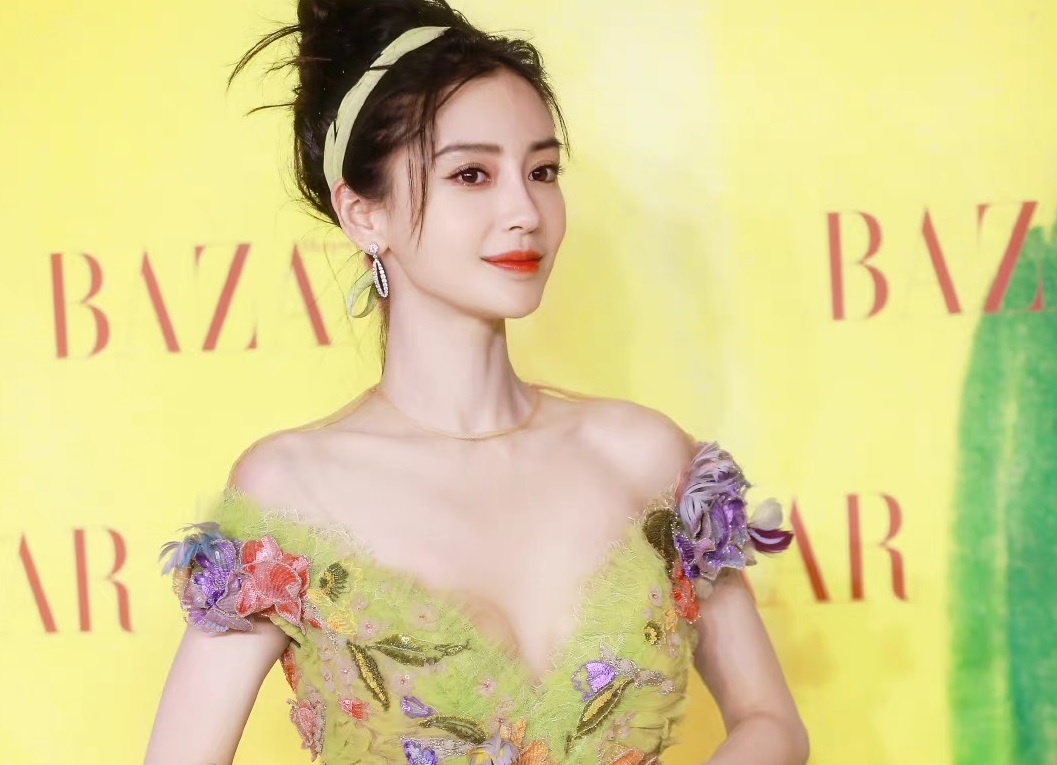 Thoi trang tham do cua Angelababy va dan sao hang dau Trung Quoc hinh anh