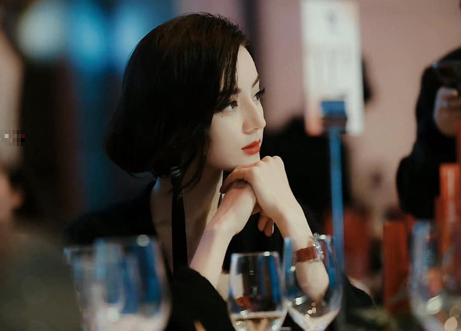 Dich Le Nhiet Ba va dan my nhan Hoa ngu goi cam hinh anh