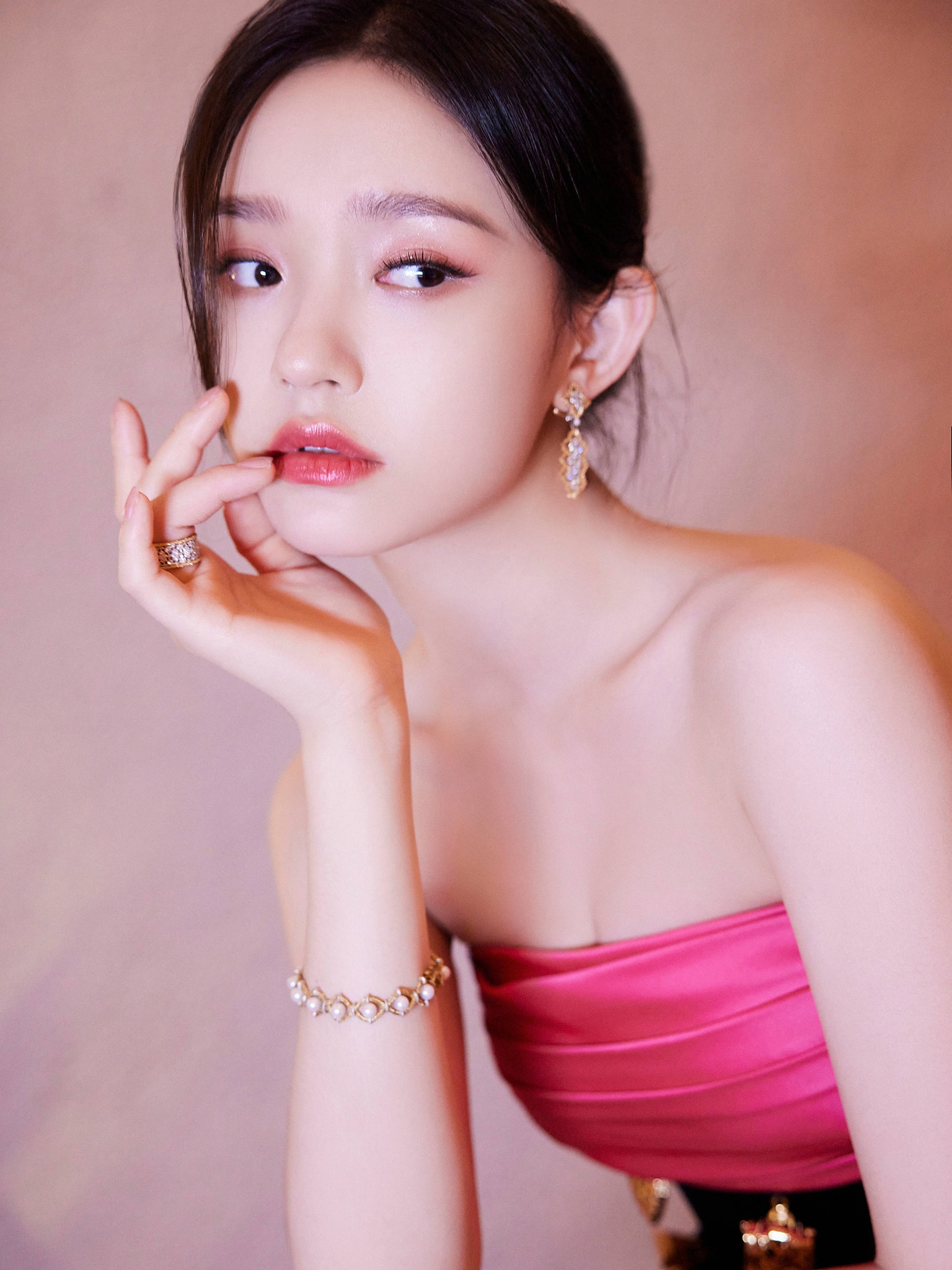 Ap luc giu dang cua nghe si Trung Quoc anh 4