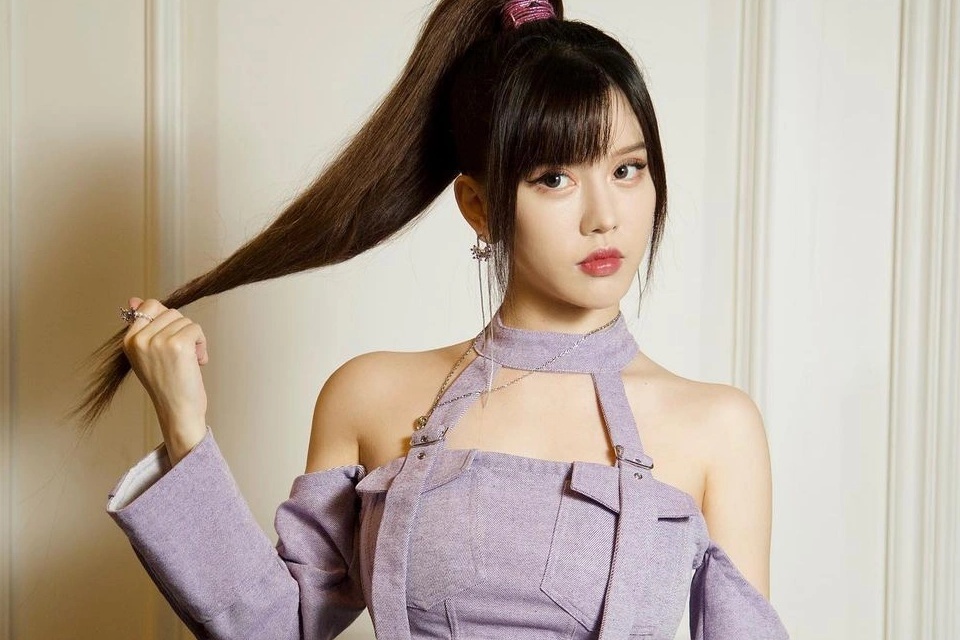 Nhieu nghe si len tieng ve tin ngoai tinh voi Vuong Luc Hoanh hinh anh