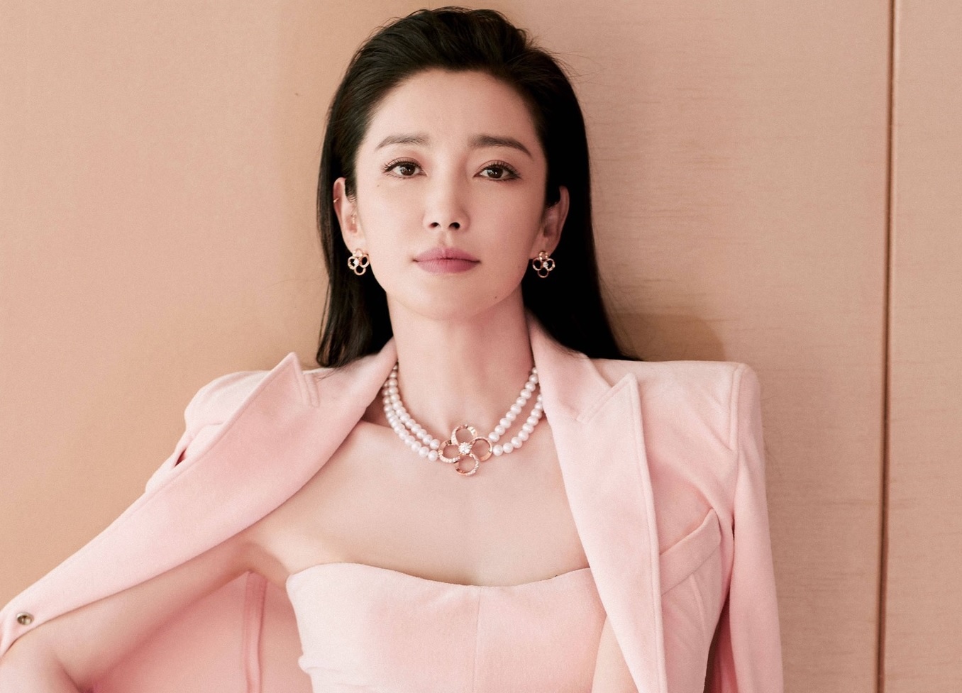 Video cua Ly Bang Bang bi an vi van de trang phuc hinh anh