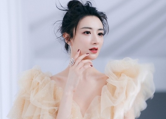 Vi A bi phat 203 trieu USD vi tron thue hinh anh