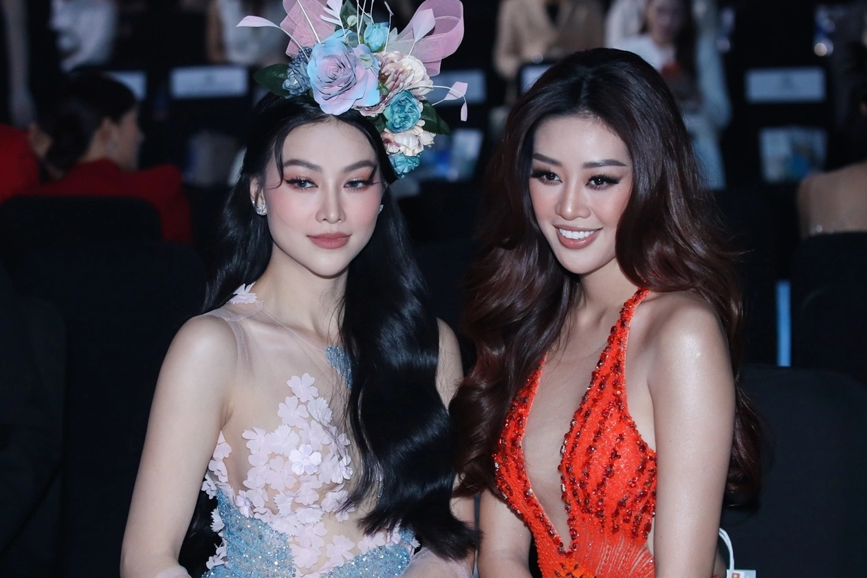 Hoa hau, a hau Viet trinh dien thoi trang hinh anh