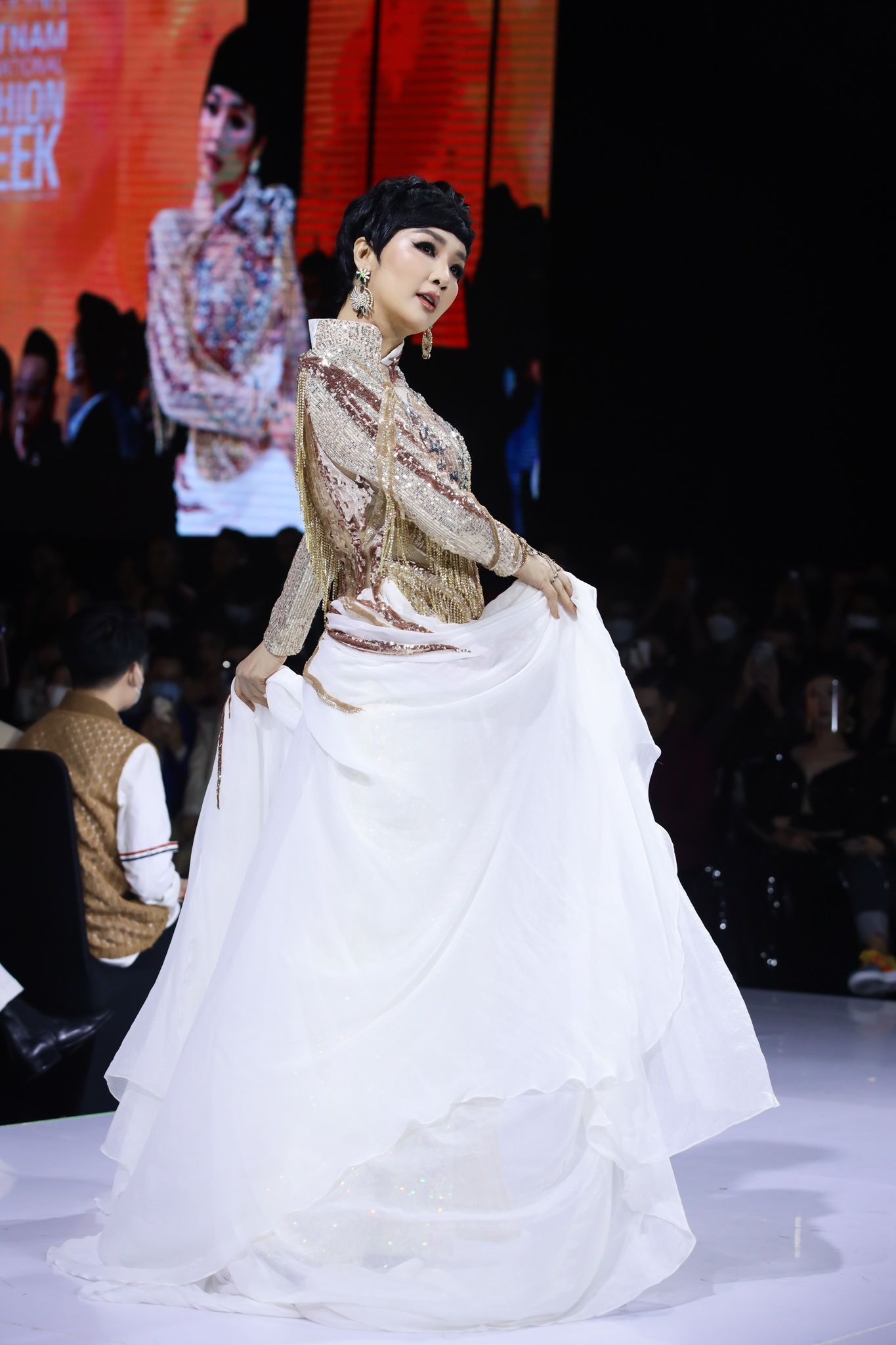 Aquafina Tuan le Thoi trang Quoc te Viet Nam 2021 anh 17