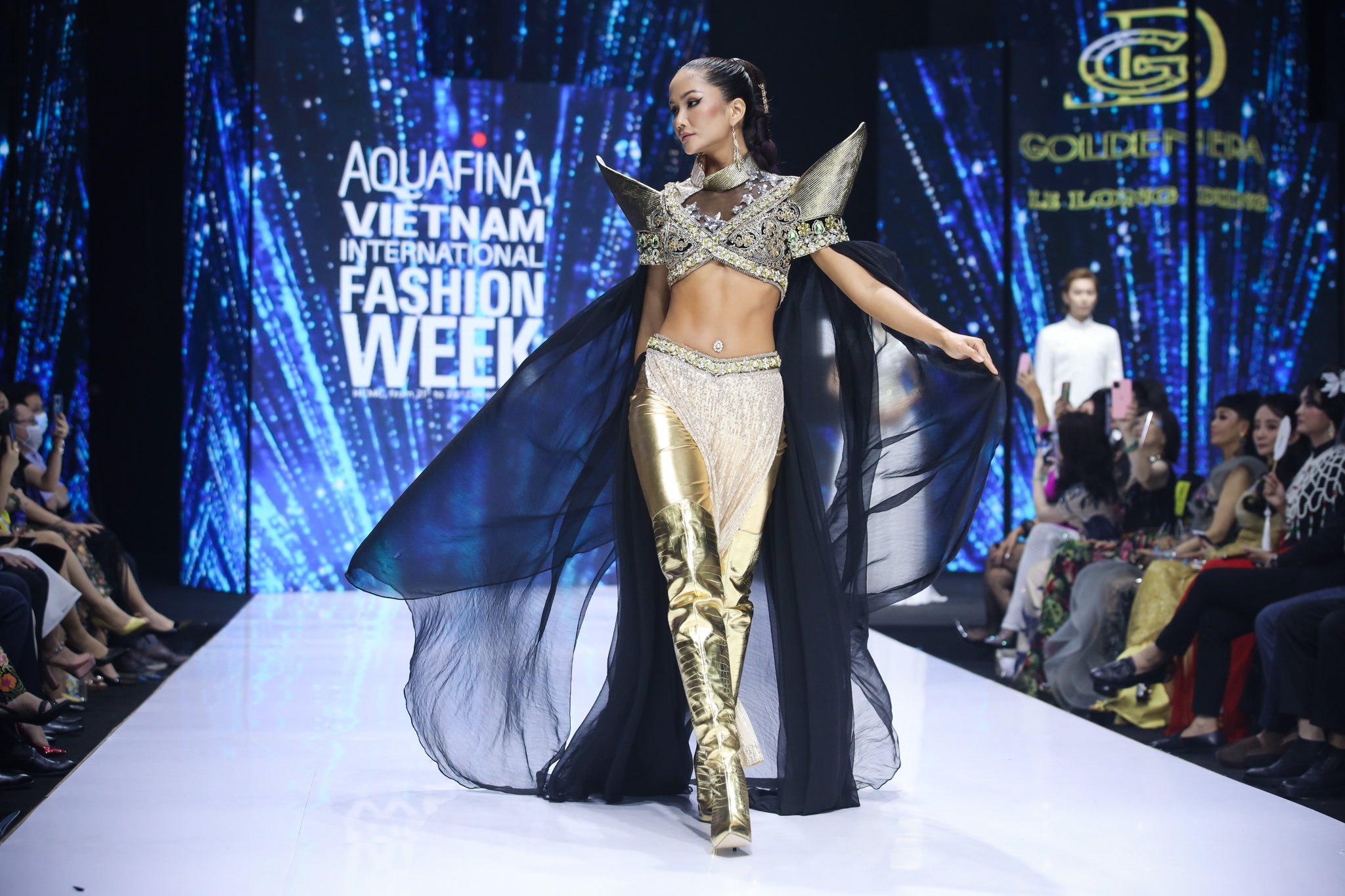 Aquafina Tuan le Thoi trang Quoc te Viet Nam 2021 anh 5