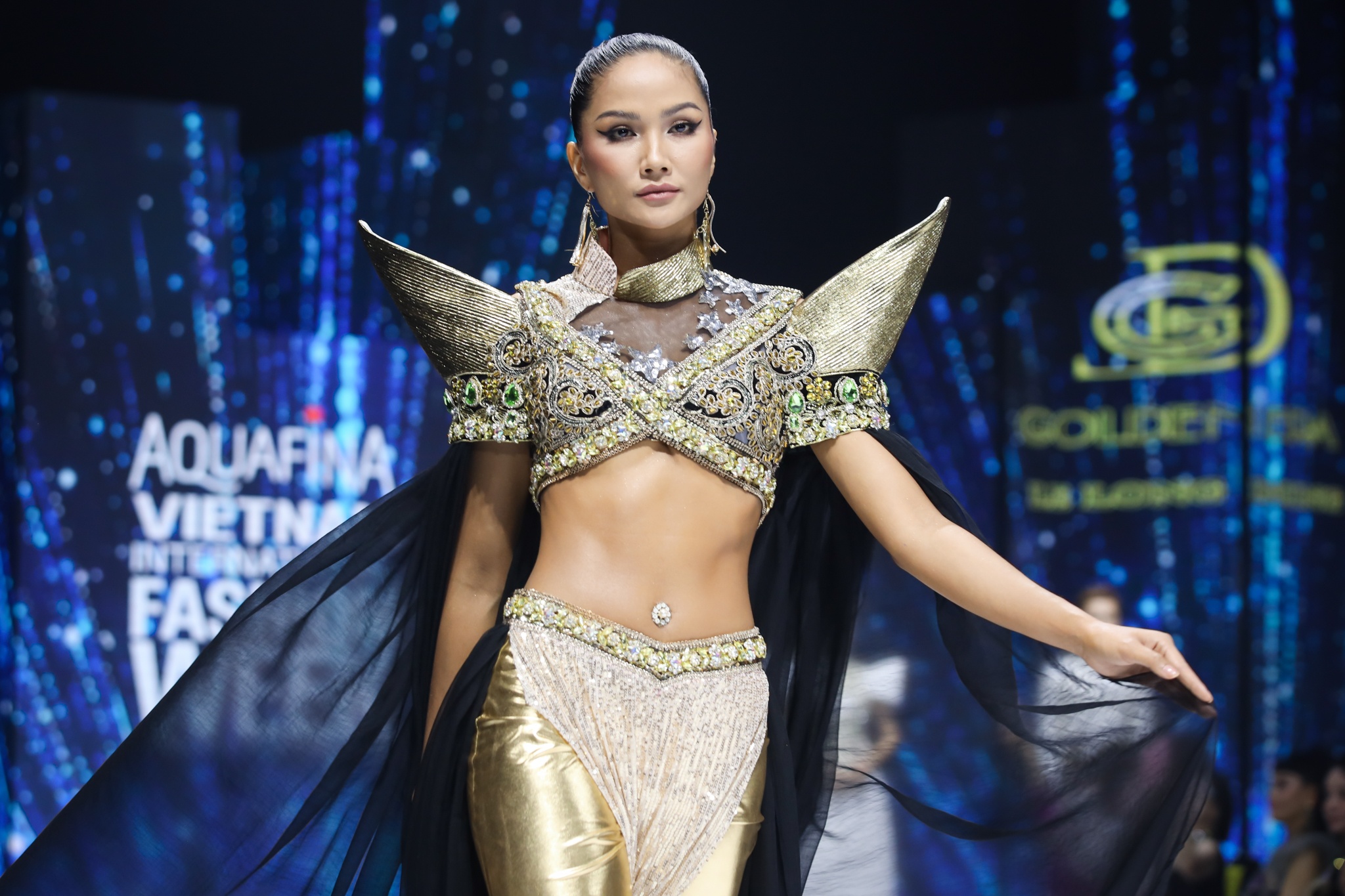 Aquafina Tuan le Thoi trang Quoc te Viet Nam 2021 anh 6