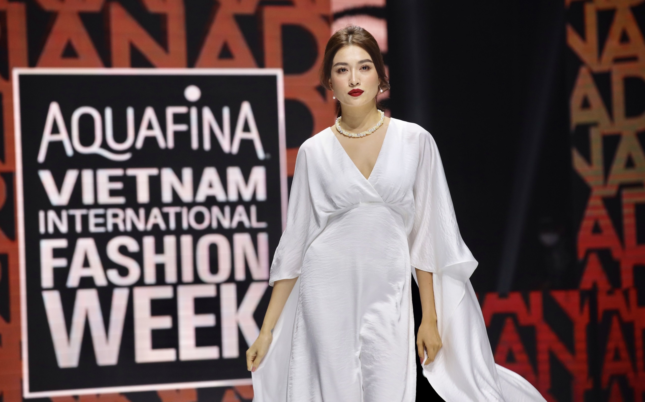 Aquafina Tuan le Thoi trang Quoc te Viet Nam 2021 anh 21