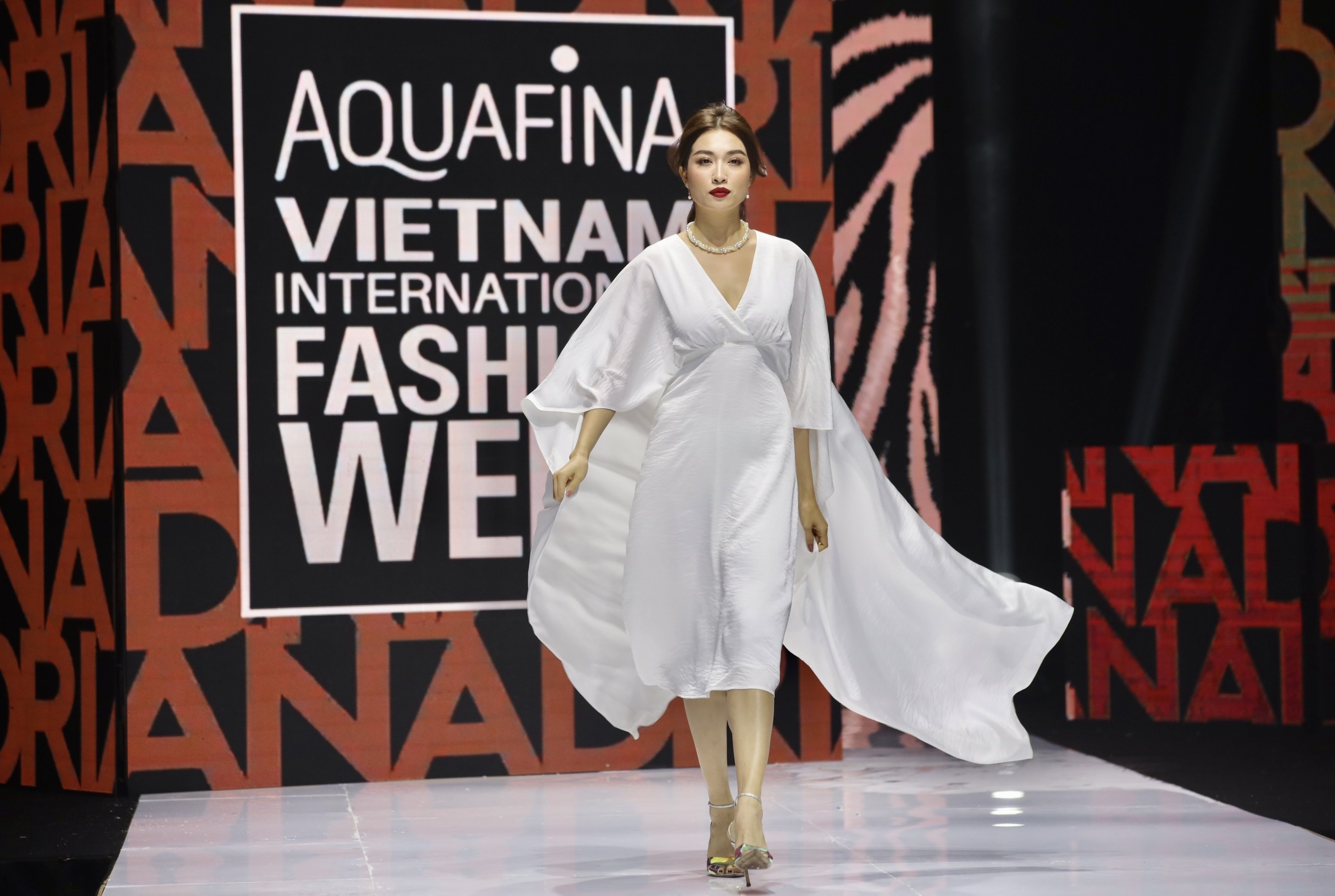 Aquafina Tuan le Thoi trang Quoc te Viet Nam 2021 anh 20