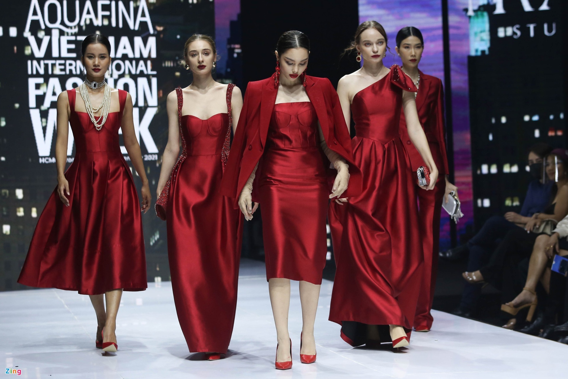 Aquafina Tuan le Thoi trang Quoc te Viet Nam 2021 anh 7