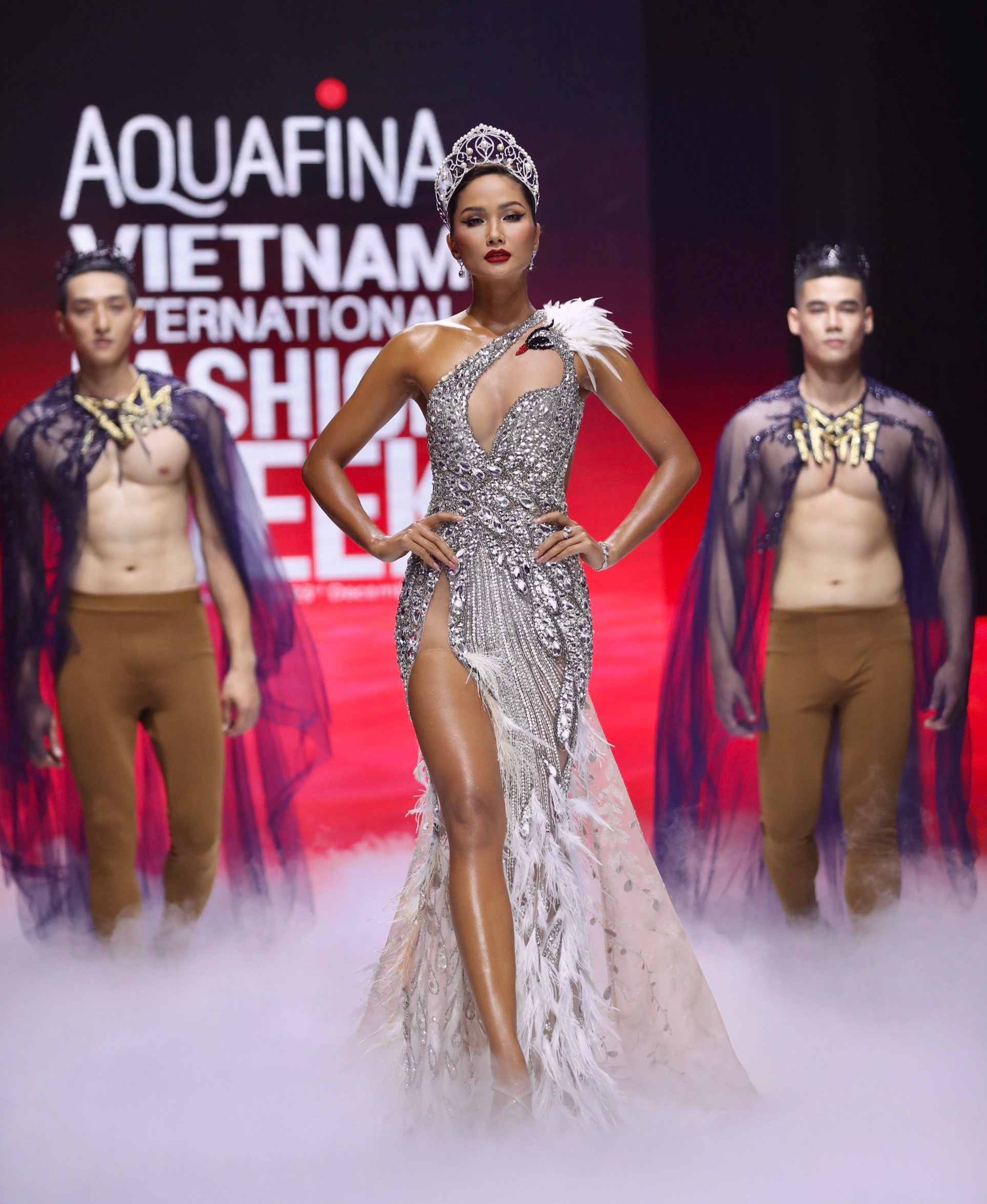 Aquafina Tuan le Thoi trang Quoc te Viet Nam 2021 anh 4