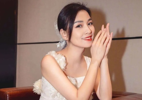 Vo chong Truong Dinh bi khoa tai khoan mang xa hoi hinh anh