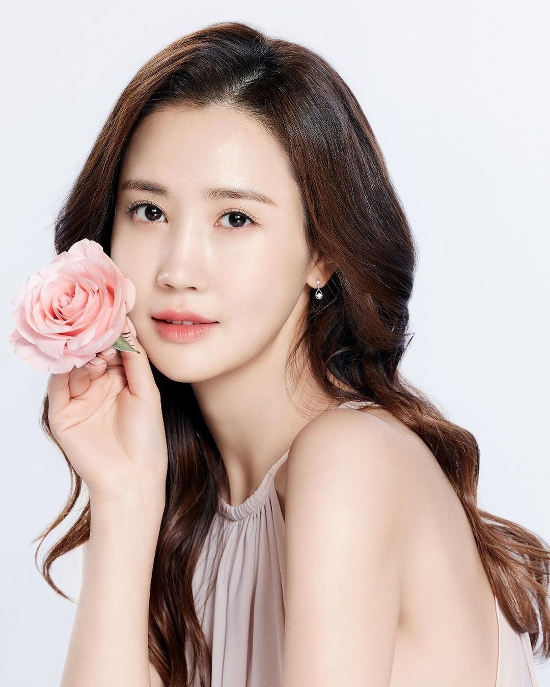 Lee Da Hae livestream bán hàng ảnh 3 Lee Da Hae livestream ban hang anh 3