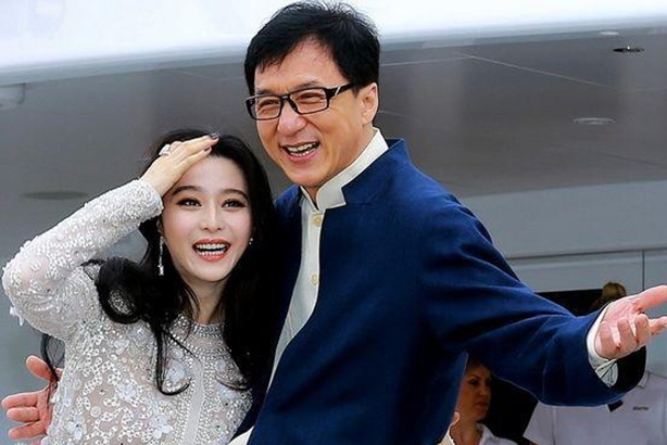 Thanh Long phan no voi nghe si tre hinh anh