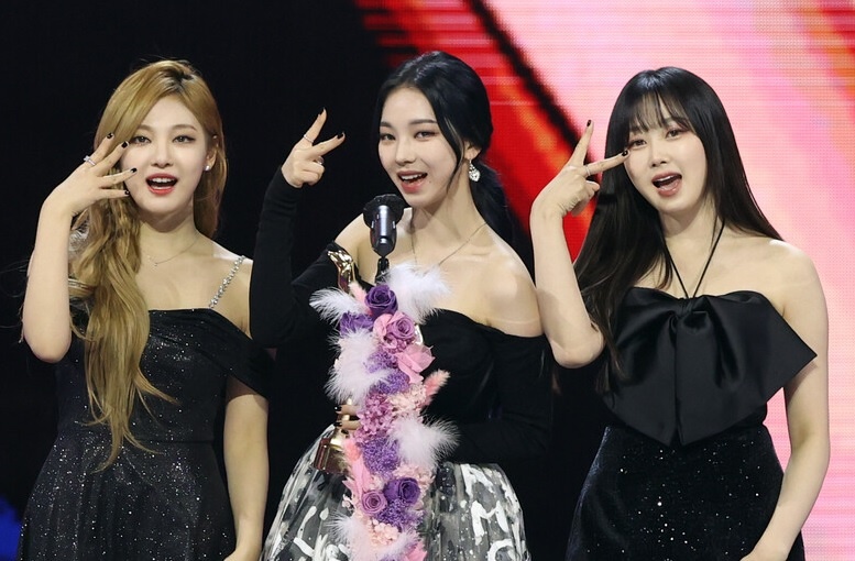 Nhom nhac aespa thang lon tai giai Golden Disc Awards 2022 hinh anh