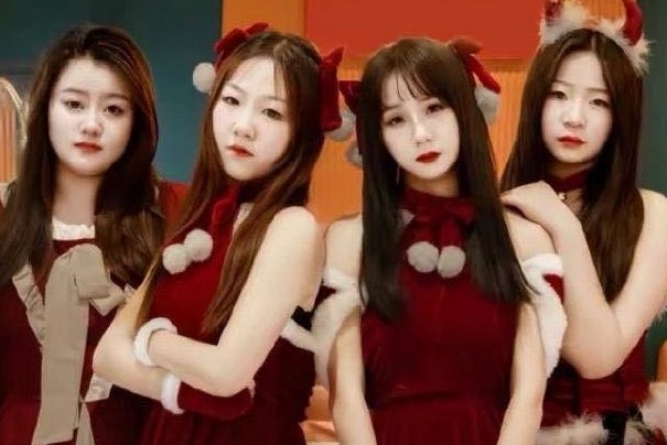 Nhom nhac nu bi chi trich sau video nhay o khu truot tuyet hinh anh