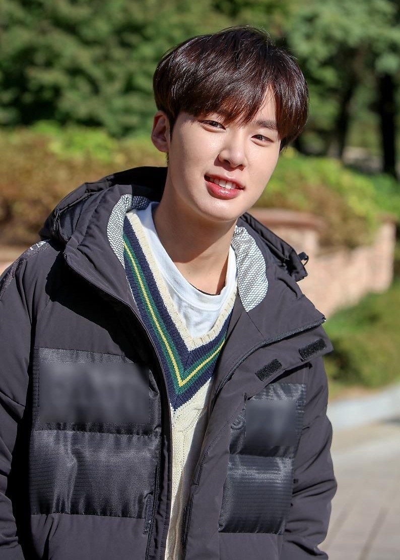 Kim Dong Hee bao luc hoc duong anh 2