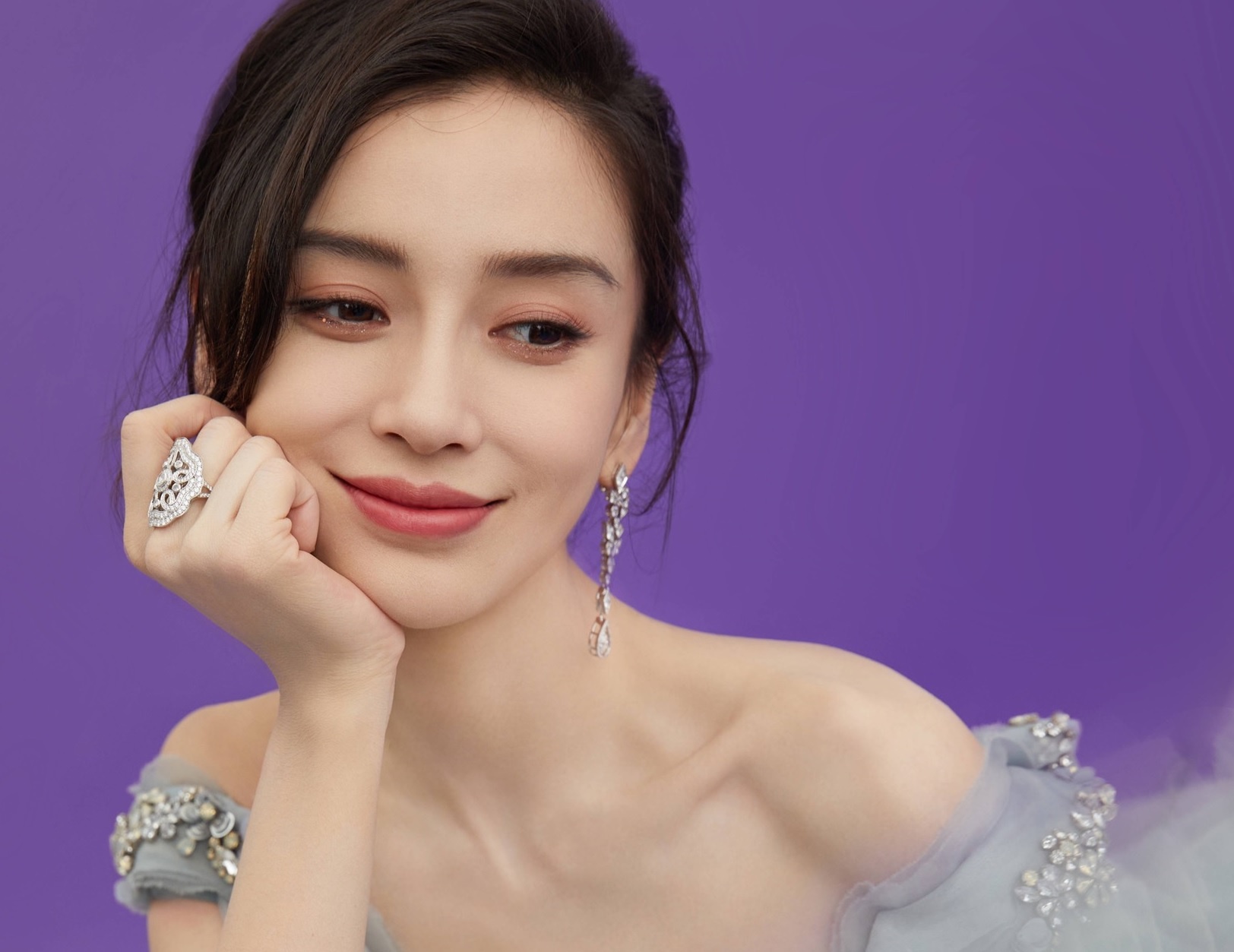 Angelababy khong boc bao li xi cua con hinh anh