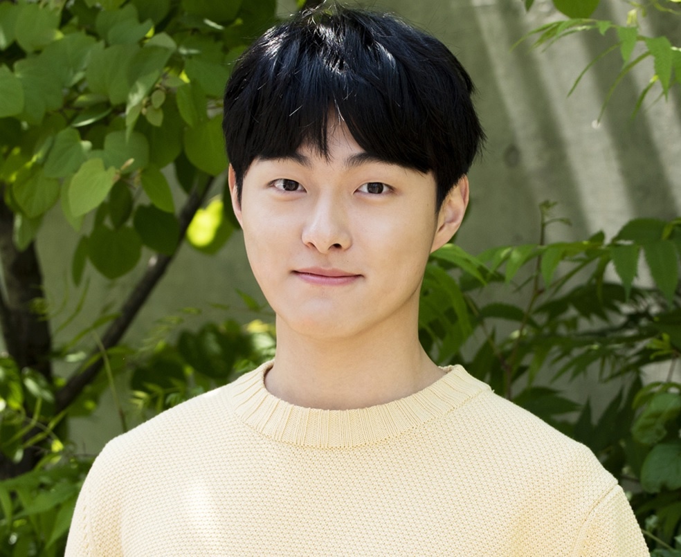 Yoon Chan Young vuong cao buoc xuc pham phu nu hinh anh