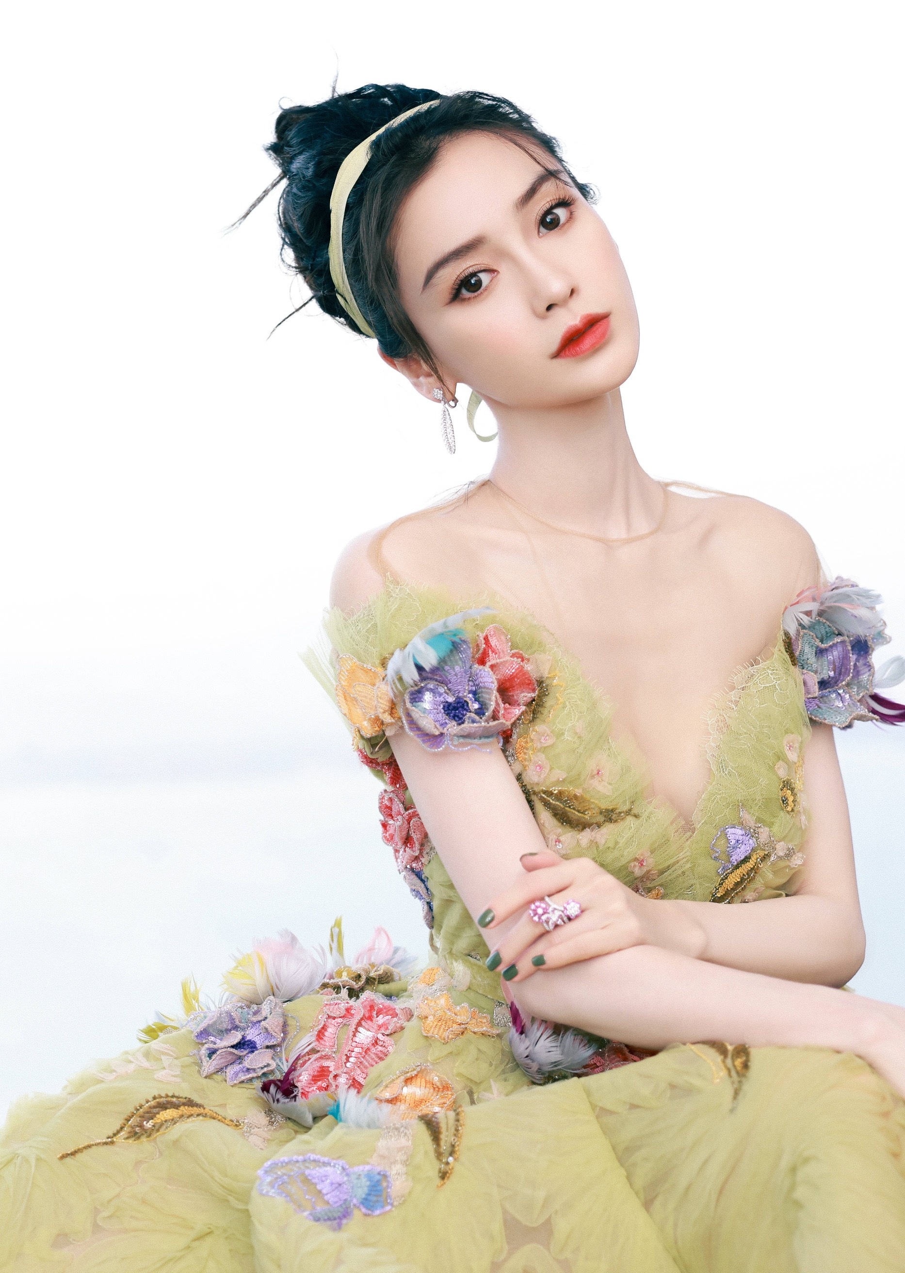 Angelababy lam dung dien vien dong the anh 1