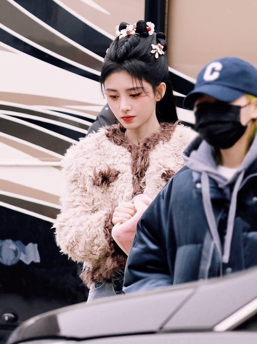 Cúc Tịnh Y diễn Tiên kiếm kỳ hiệp ảnh 2 Cuc Tinh Y dien Tien kiem ky hiep anh 2