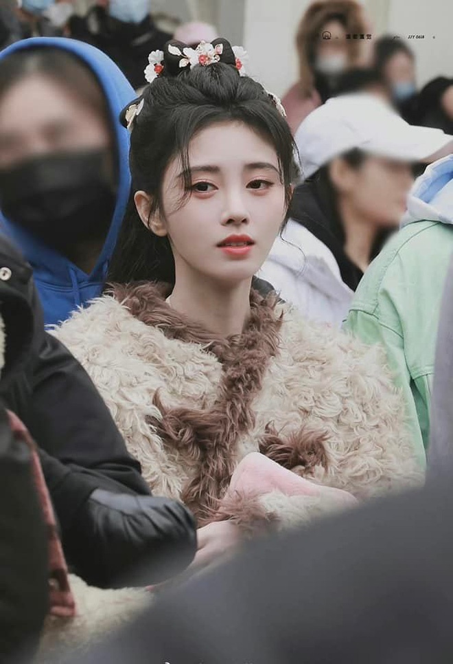 Cúc Tịnh Y diễn Tiên kiếm kỳ hiệp ảnh 1 Cuc Tinh Y dien Tien kiem ky hiep anh 1