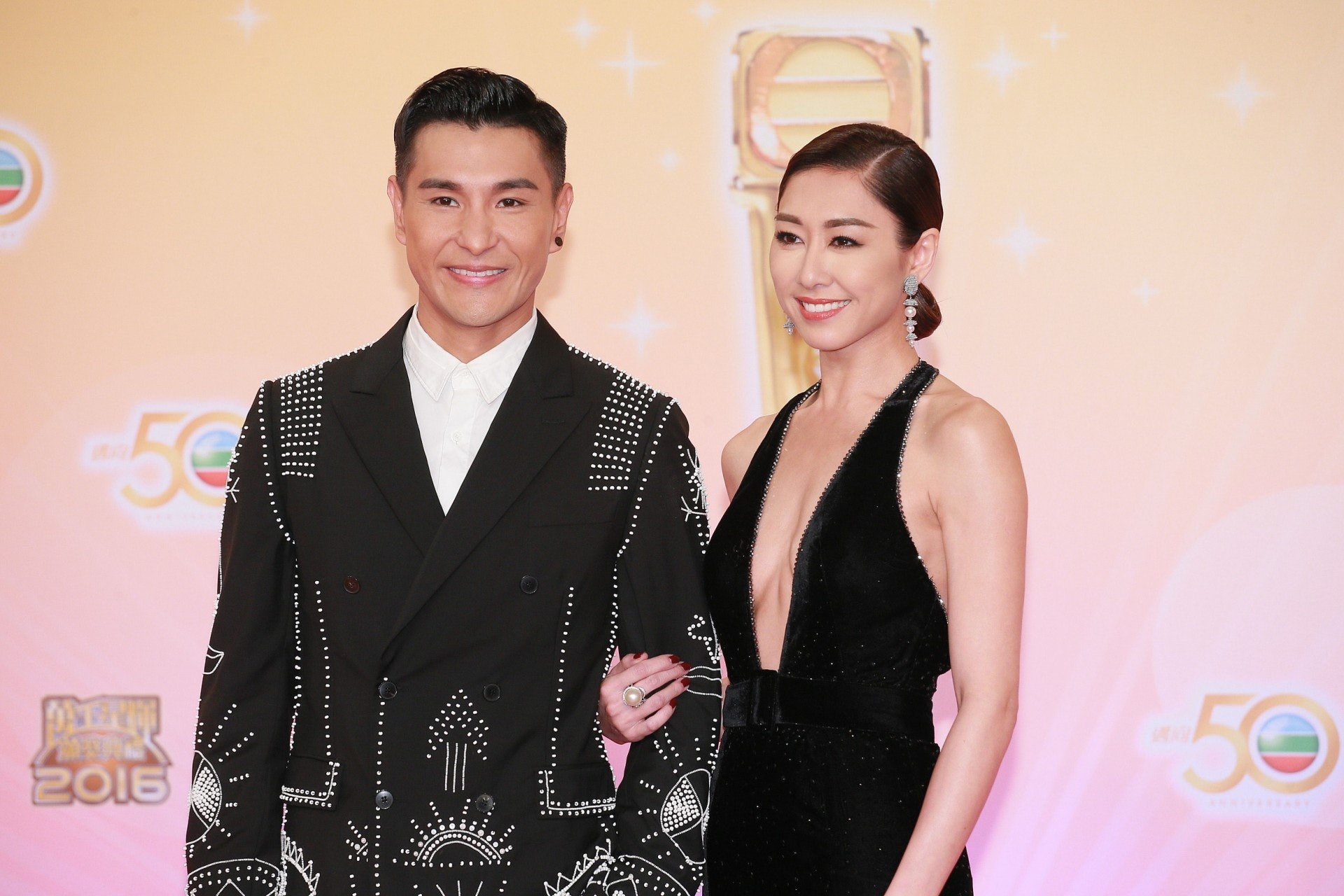 Nghe si Hong Kong kiet que vi dich Covid-19 hinh anh