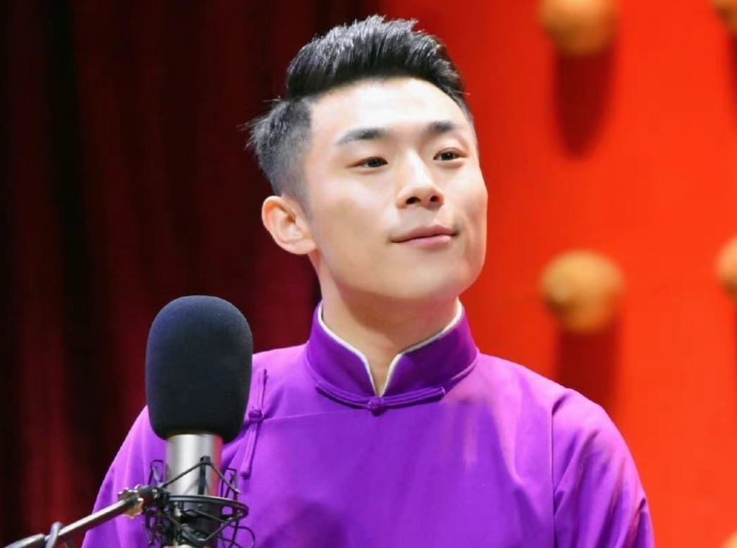 Dien vien hai Trung Quoc bi vo to bao hanh hinh anh