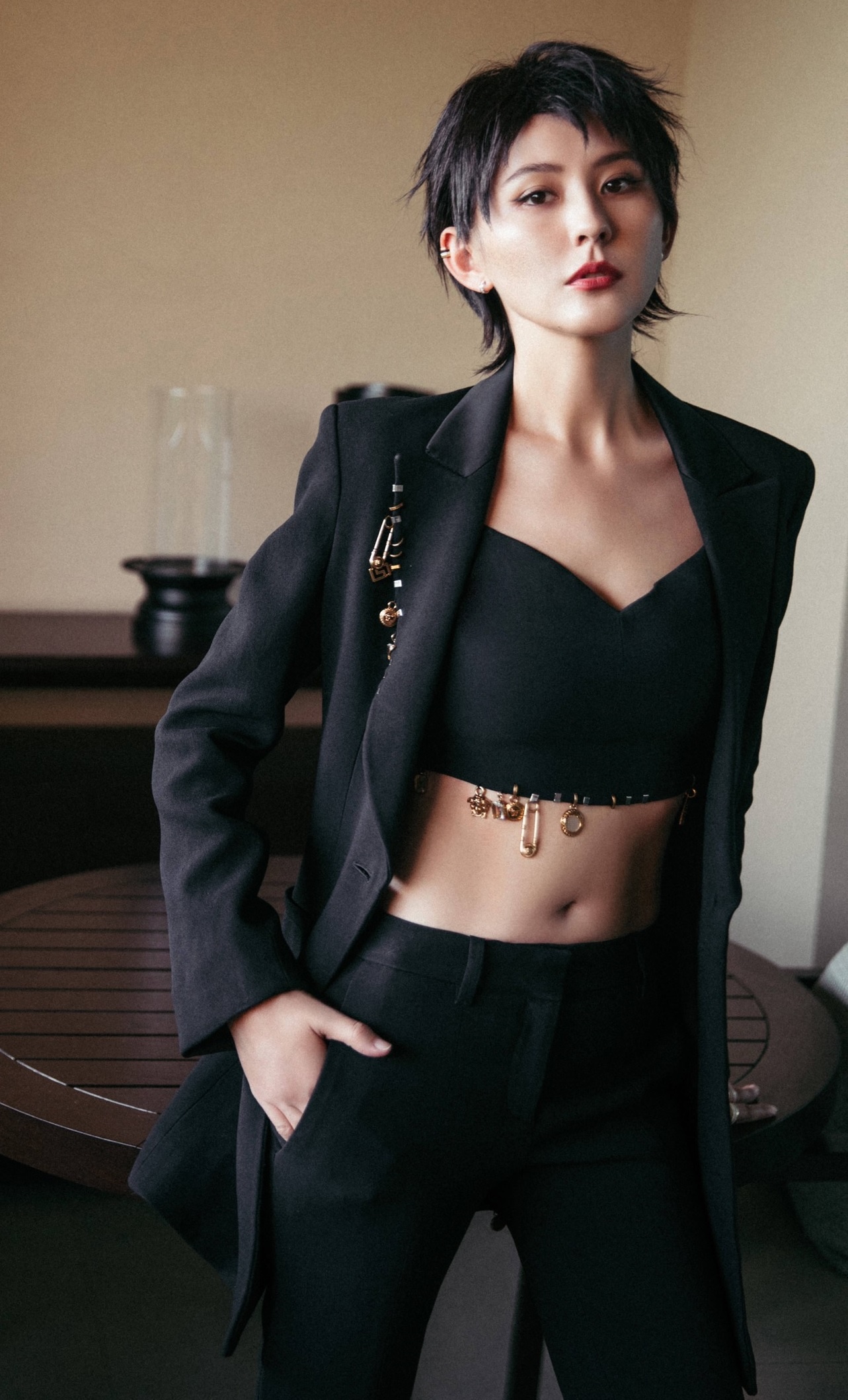 Sao chau A bi phan xet vi mac ho anh 6