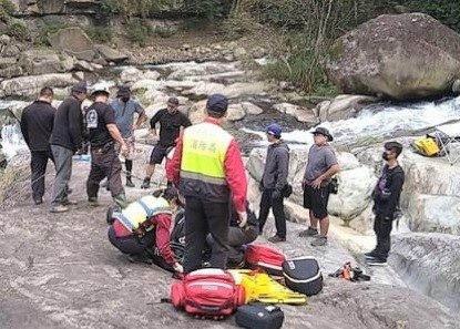 Hai nguoi chet tren phim truong 'Cai om dau tien' hinh anh