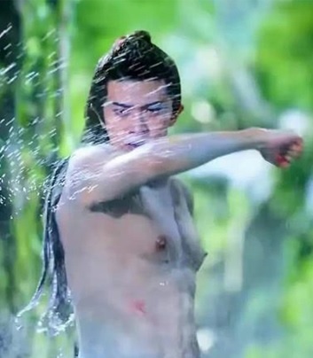 Nham Gia Luan mac ao tao co bap anh 2