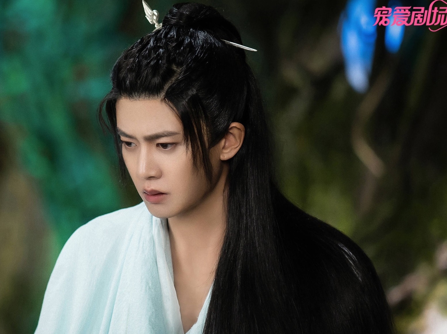 Nham Gia Luan mac ao tao co bap anh 4