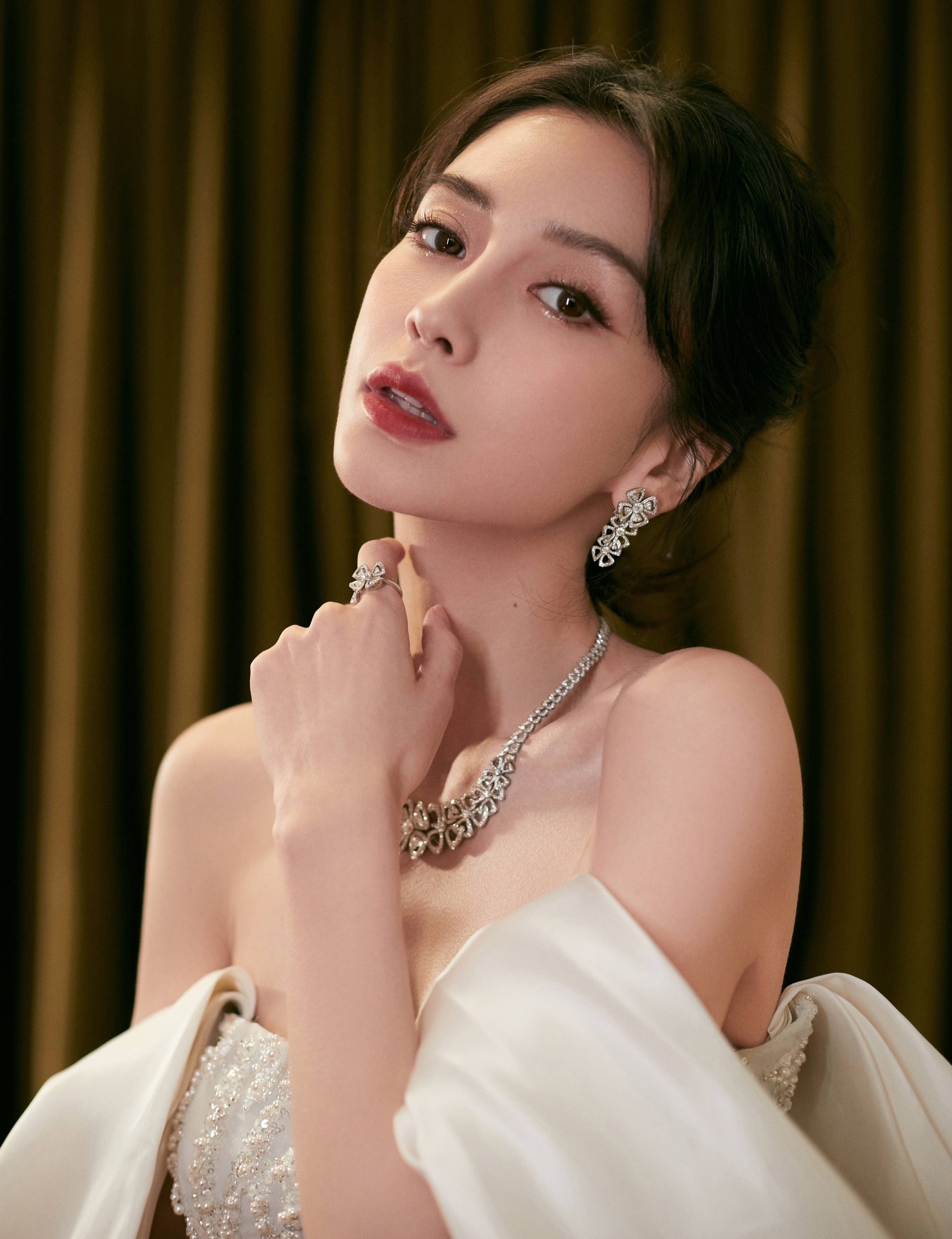 Sao Trung Quốc dùng áo tạo cơ bắp ảnh 5 Sao Trung Quoc dung ao tao co bap anh 5