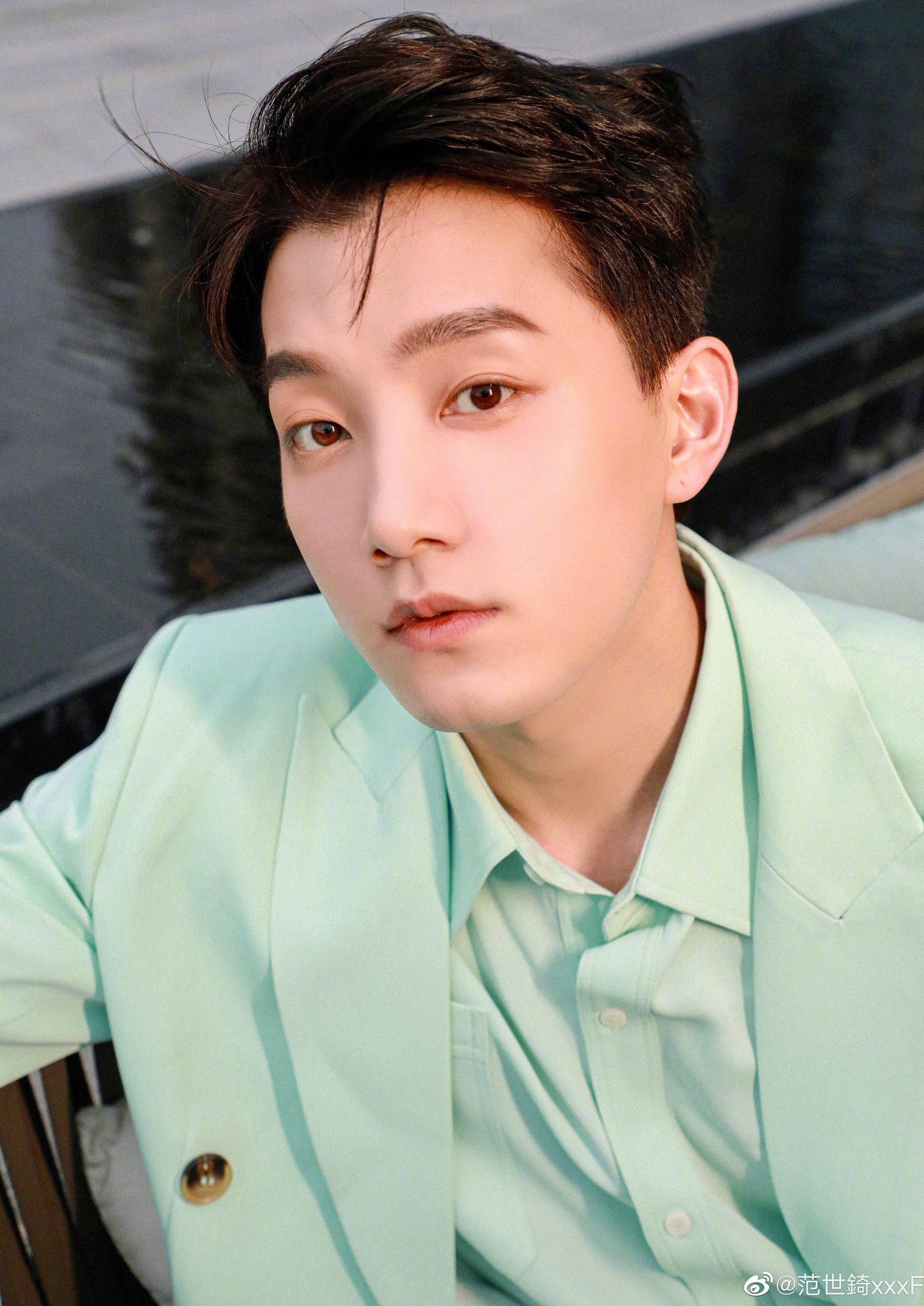 Sao Trung Quốc dùng áo tạo cơ bắp ảnh 7 Sao Trung Quoc dung ao tao co bap anh 7