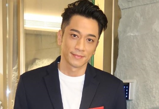 Ngo Trac Hy co ban gai moi hinh anh