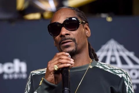 Snoop Dogg ket hop voi BTS hinh anh