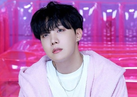 J-Hope mac Covid-19, huy chuyen sang My cung BTS hinh anh