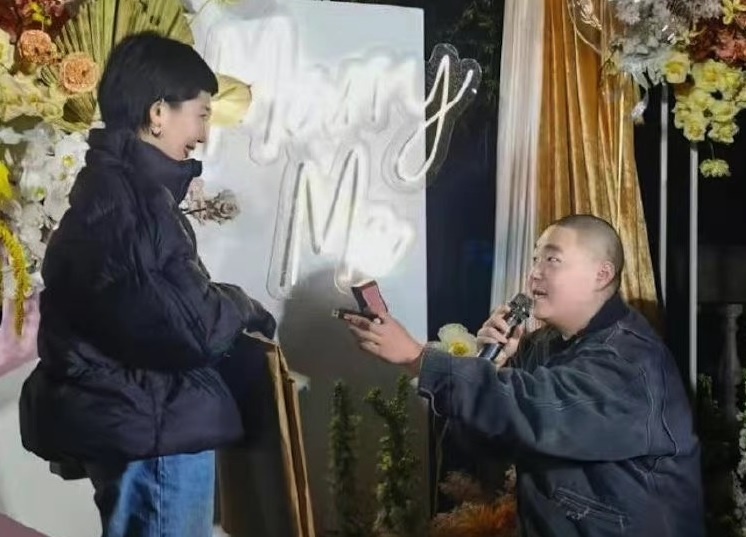 Sao nhi mot thoi Hac Thieu Van cau hon ban gai hinh anh