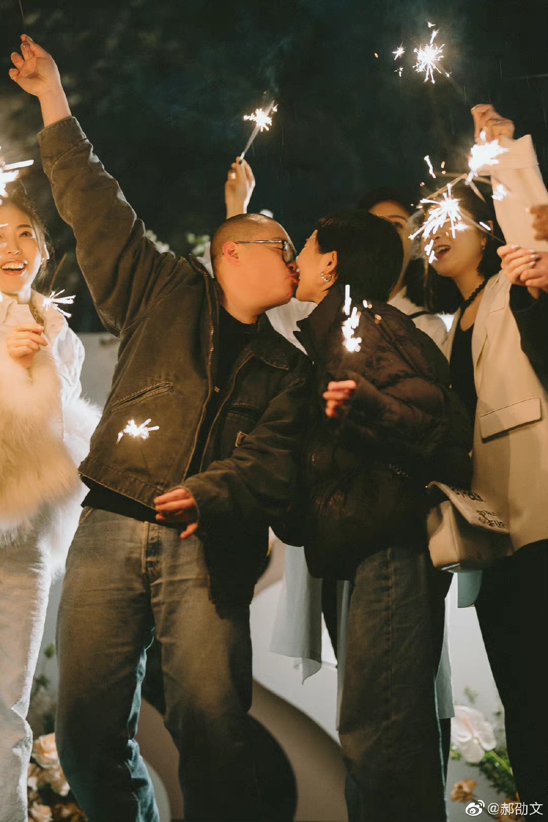 Hác Thiệu Văn cầu hôn bạn gái ảnh 2 Hac Thieu Van cau hon ban gai anh 2