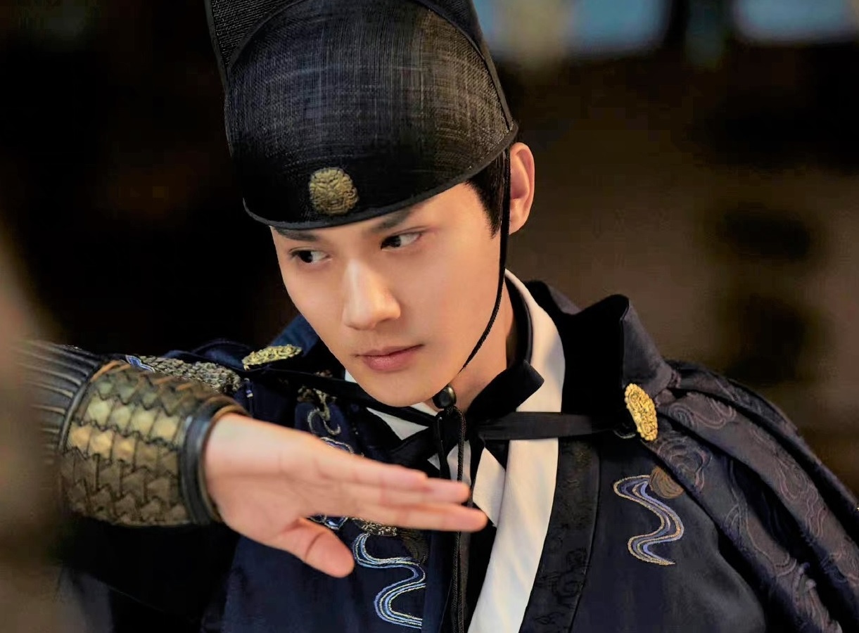 Tai tu Trung Quoc noi tieng nho canh xoay kiem dieu luyen hinh anh