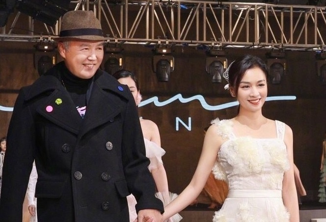 Vo chong Truong Dinh doi mat an tu hinh anh