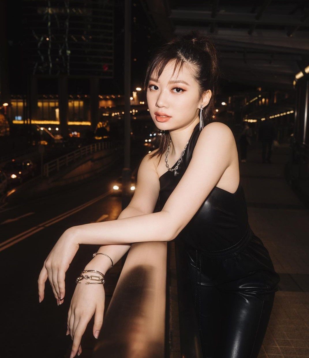 Con gai Chan Tu Dan anh 2