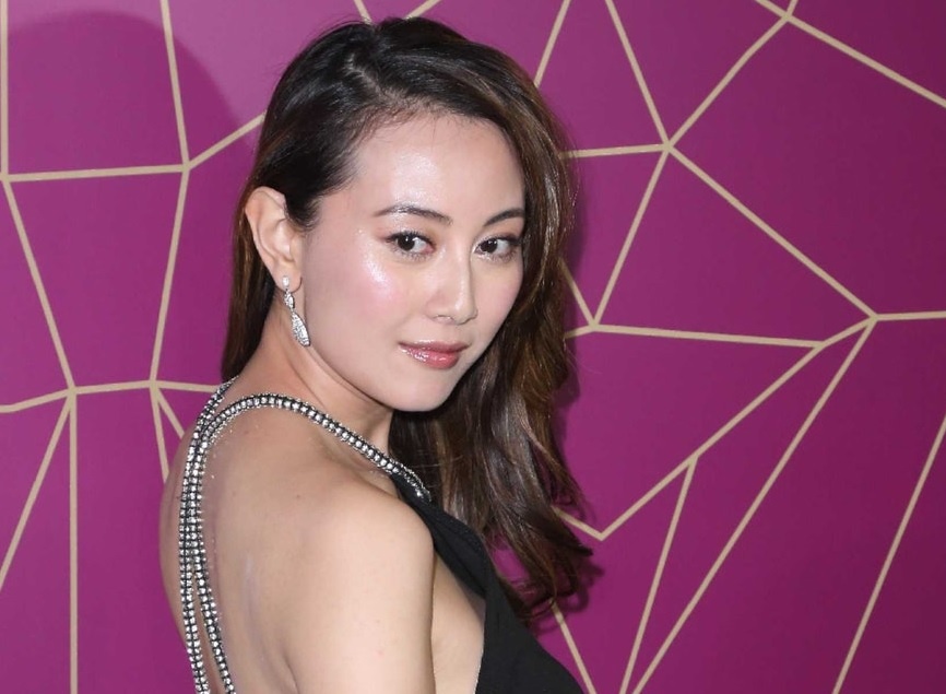 Vien Gia Man roi khoi Hong Kong sau be boi voi cha con trieu phu hinh anh