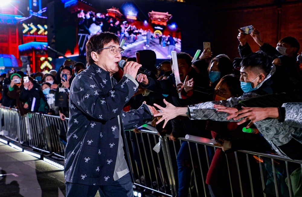 Cuoc song xa hoa cua Thanh Long hinh anh